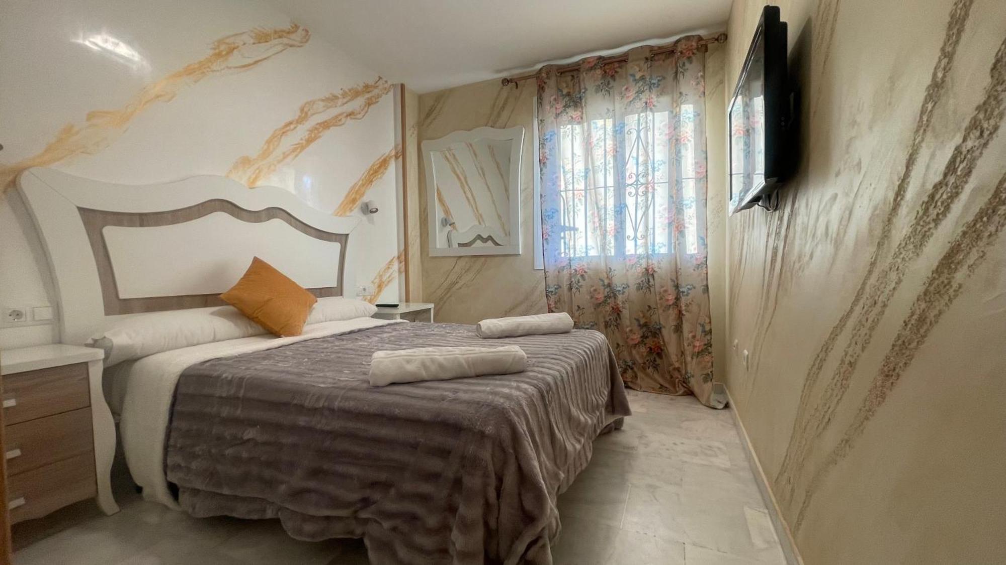 ベナルマデナApartamento Con Vista A La Piscinaアパートメント エクステリア 写真