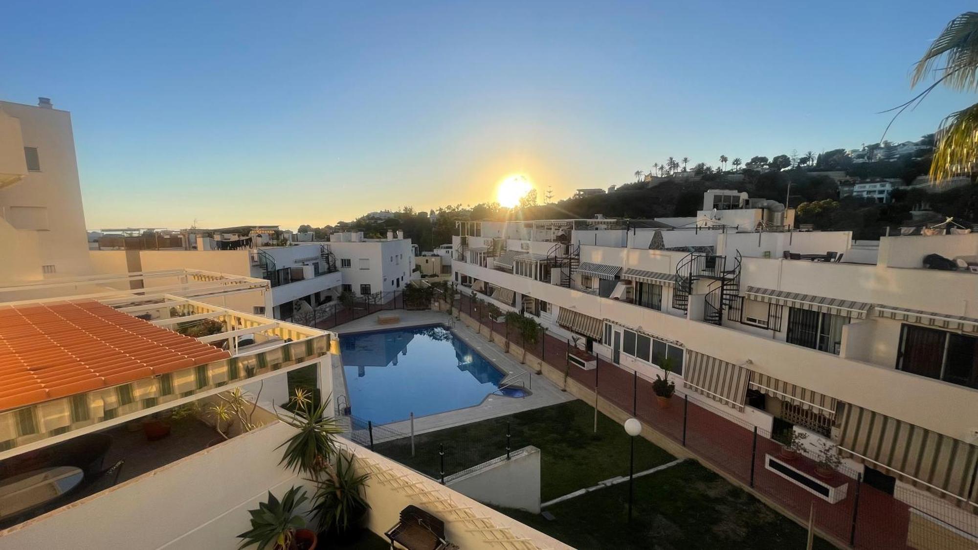ベナルマデナApartamento Con Vista A La Piscinaアパートメント エクステリア 写真