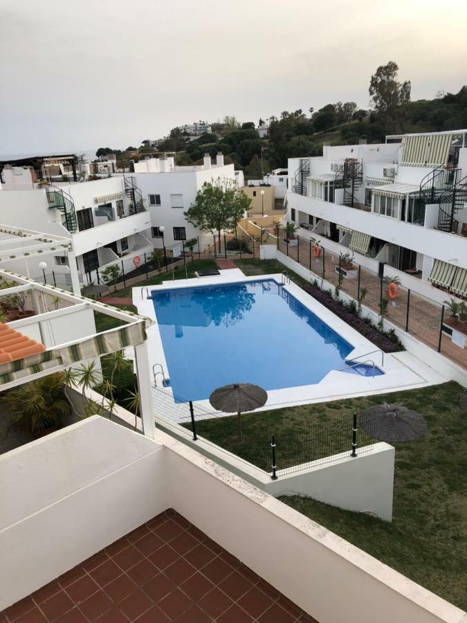 ベナルマデナApartamento Con Vista A La Piscinaアパートメント エクステリア 写真